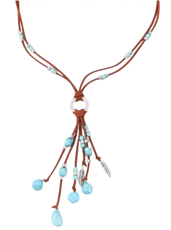 Collar boho con cordón y piedra turquesa, perfecto para looks inspirados en la naturaleza